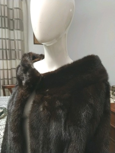 Eleganter dunkelbrauner